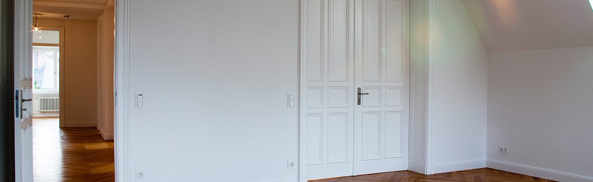 Zimmertür aus Holz